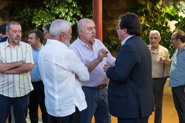 Fernández Vara destaca la apuesta por la sostenibilidad y las acciones de futuro vinculadas a las energías renovables