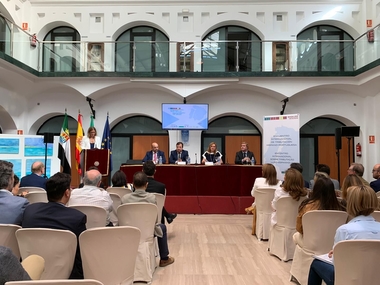 La delegada del Gobierno defiende la apuesta por la armonización fiscal en el marco de la Unión Europea