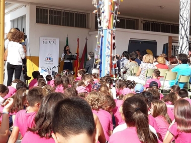 Esther Gutiérrez asiste a la celebración de los 50 años del CEIP Alfonso VIII, de Plasencia