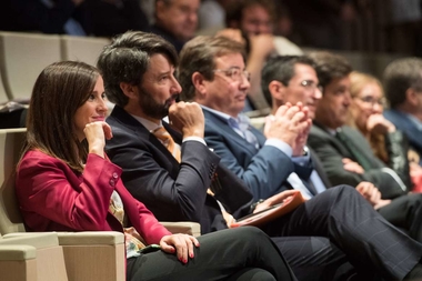 Fernández Vara anima a las empresas a apostar por la digitalización y la innovación como herramientas fundamentales