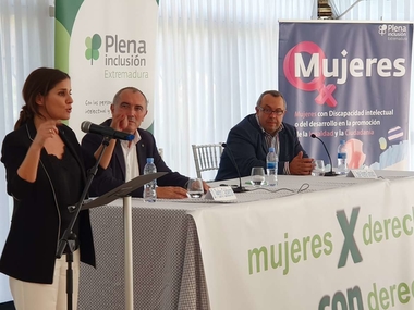 Gil Rosiña aboga por la inclusión para romper las barreras que sufren las mujeres con discapacidad intelectual