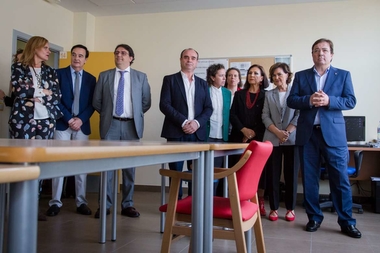 La vicepresidenta del Gobierno en funciones, Carmen Calvo, y el presidente de la Junta visitan en Mérida el Centro Regional de Parkinson