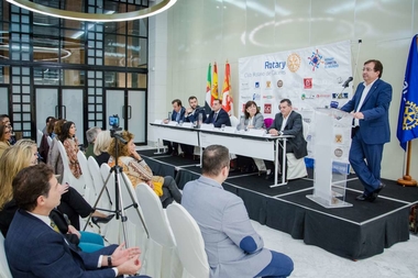 El presidente de la Junta de Extremadura participa en la conferencia-coloquio Los Objetivos de Desarrollo Sostenible y su implementación en el sector