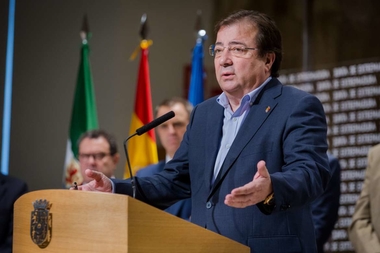 Fernández Vara y entidades y organizaciones del sector de renovables firman un acuerdo para fomentar el autoconsumo eléctrico