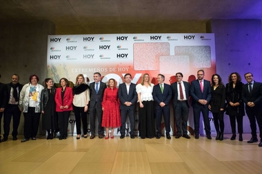 Fernández Vara asiste a la entrega de los premios Extremeños de HOY 2019