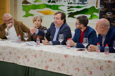 Fernández Vara asiste a la presentación del tercer número de 'Cuadernos extremeños para el debate y la acción. De la colonización al emprendimiento'