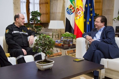 El presidente de la Junta se reúne con el nuevo jefe de la Unidad Militar de Emergencia (UME)