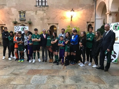 Nuria Flores destaca el papel de los deportistas como embajadores de la imagen de Extremadura