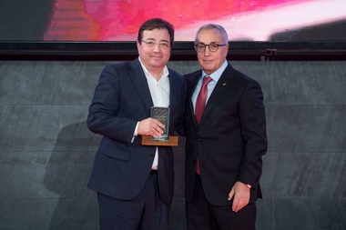 Fernández Vara recibe el Premio Institución Deportiva 2019 otorgado a la Junta de Extremadura