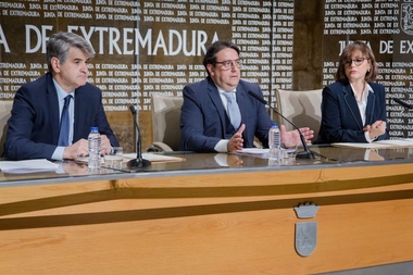 El vicepresidente Vergeles asiste a la firma de la renovación del convenio del Plan de Asistencia Dental Infantil de Extremadura (PADIEX)