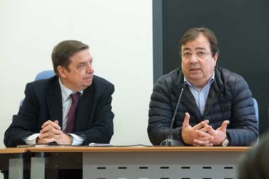 Fernández Vara apela al diálogo como única vía para encontrar la solución a los problemas del campo extremeño