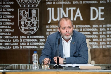 El consejero Rafael España firma el convenio de la integración de los Puntos de Acompañamiento Empresarial en el sistema CIRCE