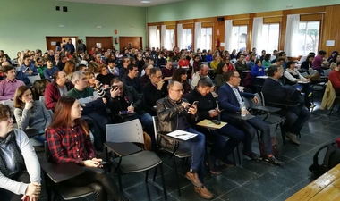 Educación invita a los 220 centros que tienen radio educativa a que la abran a su entorno
