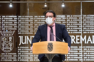Extremadura suspende de forma cautelar y provisional la vacunación con AstraZeneca