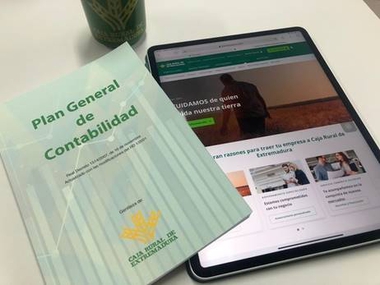 Caja Rural de Extremadura obsequiará a los estudiantes de Económicas y Empresariales de la UEX con la última edición del Plan General de Contabilidad