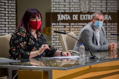 La consejera de Agricultura presenta el Plan de Cooperativismo Agroalimentario con el que se pretende que el sector sea más competitivo