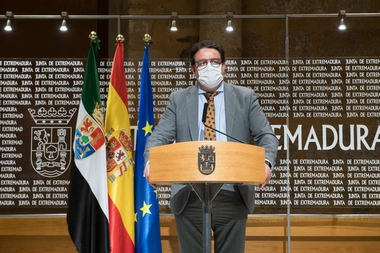 El consejero de Sanidad anima a la ciudadanía a participar en los cribados para la detección de la covid-19