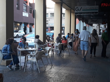 Comienzan a abonarse las ayudas para la recuperación y reactivación de la hostelería, el turismo y el comercio