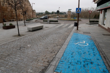 Aprobada la nueva ordenanza que mejorará la gestión y seguimiento de las tarjetas de estacionamiento para personas con movilidad reducida