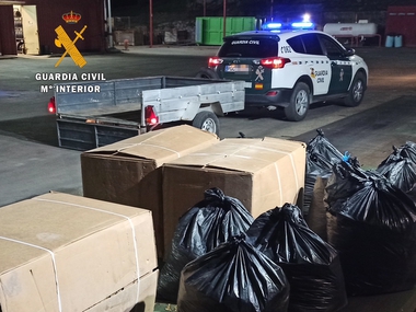 La Guardia Civil detiene a dos personas por robo y contrabando de hoja seca de tabaco en Talayuela y advierte del peligro para la salud de su consumo