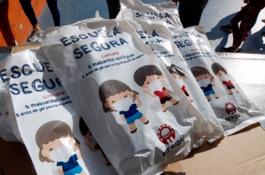  El ayuntamiento retoma el reparto de mascarillas y gel hidroalcohólico para los centros escolares de la ciudad