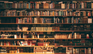 Los hábitos de lectura y los libros favoritos de los españoles, entre traducciones y best-sellers 