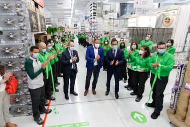 El alcalde inaugura el nuevo Leroy Merlin de Mérida tras una inversión de 1.500.000 euros