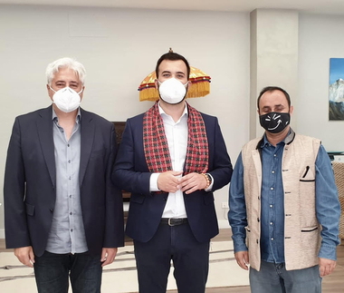 El alcalde de Cáceres destaca que el proyecto budista va a ser 