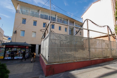 El equipo de Gobierno ampliará la Puerta de la Villa al convertir el actual solar vallado en espacio público para el disfrute de vecinos y turistas