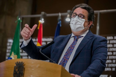 El consejero de Sanidad y Servicios Sociales avanza que un próximo Consejo de Gobierno aprobará la ampliación de horario del ocio nocturno