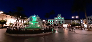Varios monumentos se iluminan de verde por el Día Mundial de Toma de Conciencia del Abuso y Maltrato en la Vejez