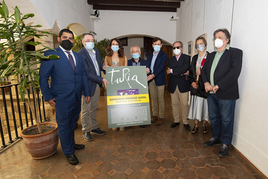 Luis Landero presenta en Cáceres la revista Turia en homenaje a Gonzalo Hidalgo Bayal