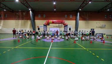 La Escuela de Atletismo clausura su temporada deportiva en el Diocles