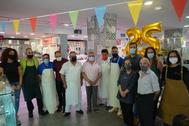 El alcalde Luis Salaya celebra el 25 aniversario del mercado Ronda del Mercado Ronda del Carmen con los hombre y mujeres que 'lo sostienen'