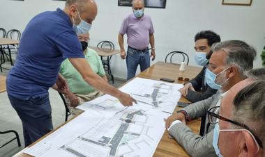 El Alcalde anuncia la creación de una nueva plaza, más aparcamientos y mejora de la accesibilidad en el barrio de Miralvalle