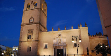 El Arzobispo preside la misa del día de San Juan en la Catedral con la presencia de las autoridades
