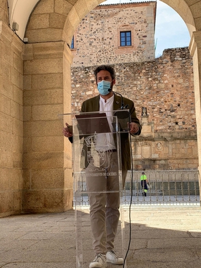 Licerán hace un llamamiento a la prudencia con la desescalada en el uso de la mascarilla y destaca un ligero repunte de casos en Cáceres