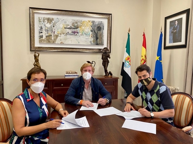 Vergeles visita las unidades de Cirugía Mayor Ambulatoria y Hemodiálisis del Hospital Virgen del Puerto