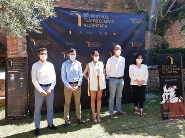 Nuria Flores subraya la capacidad de la cultura y los festivales teatrales para atraer turismo