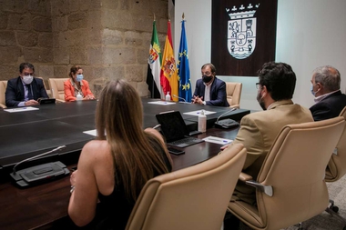 Guillermo Fernández Vara preside la constitución del Consejo de Concertación Social y Económica de Extremadura
