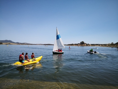 Gran acogida de las actividades de turismo acuático familiar organizadas por la Diputación de Badajoz