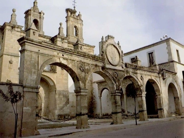 Sale a licitación por 270.000 euros el arreglo de la fachada principal y la cubierta del monasterio del Complejo Cultural San Francisco