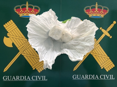 La Guardia Civil detiene en un control preventivo a un fugado de la justicia y a la autora de un presunto delito de tráfico de drogas