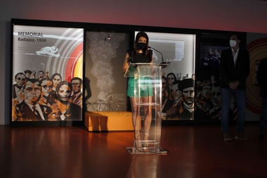 La consejera de Cultura inaugura el memorial en homenaje a las víctimas de la represión franquista en Badajoz