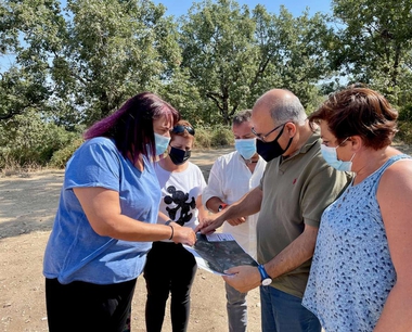 La consejera Begoña García visita las obras proyectadas en el monte público de Casas del Castañar