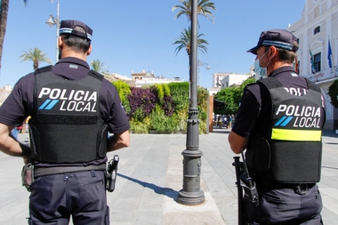 La Policía Local denunció a siete personas al disolver un botellón y a otras cinco por consumir alcohol en la vía pública