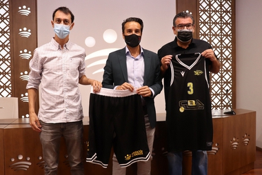 Los pacenses vuelven a competir en la liga EBA de baloncesto gracias al equipo City of Badajoz Academy de la Escuela Virgen de Guadalupe