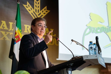 Fernández Vara valora el esfuerzo de los emprendedores extremeños