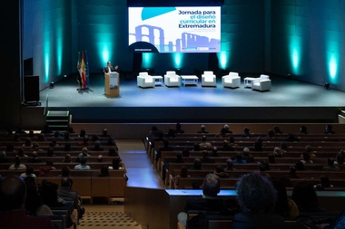 Fernández Vara defiende la necesidad de acordar un buen currículo educativo en Extremadura