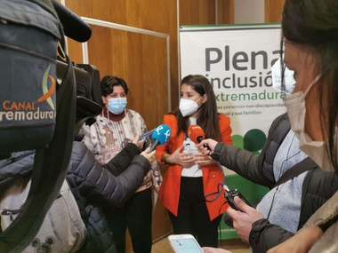 Gil Rosiña plantea la necesidad de dar una respuesta especializada a las mujeres con discapacidad intelectual que sufren violencia de género